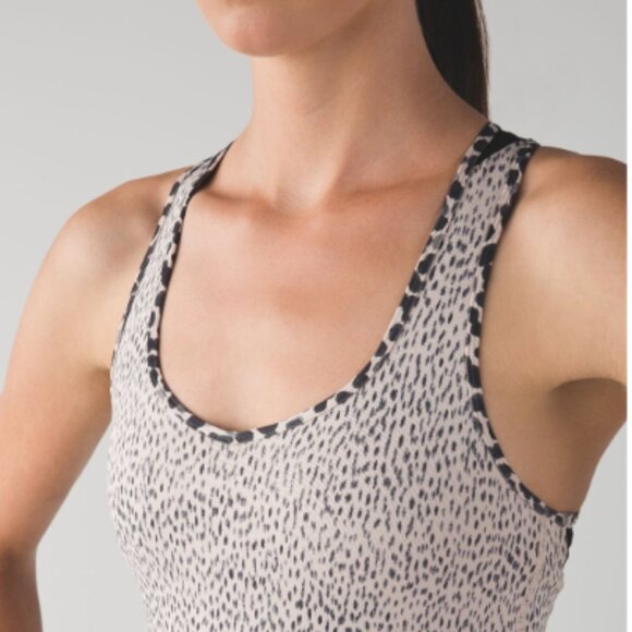 Like new LULULEMON DANCE TO YOGA TANK US 4 - Picture 3 of 17